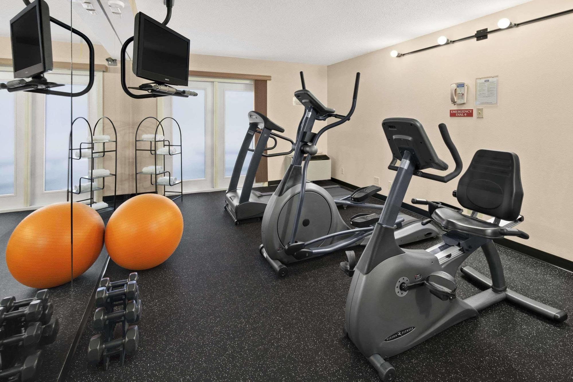 Country Inn & Suites Dartmouth Dış mekan fotoğraf